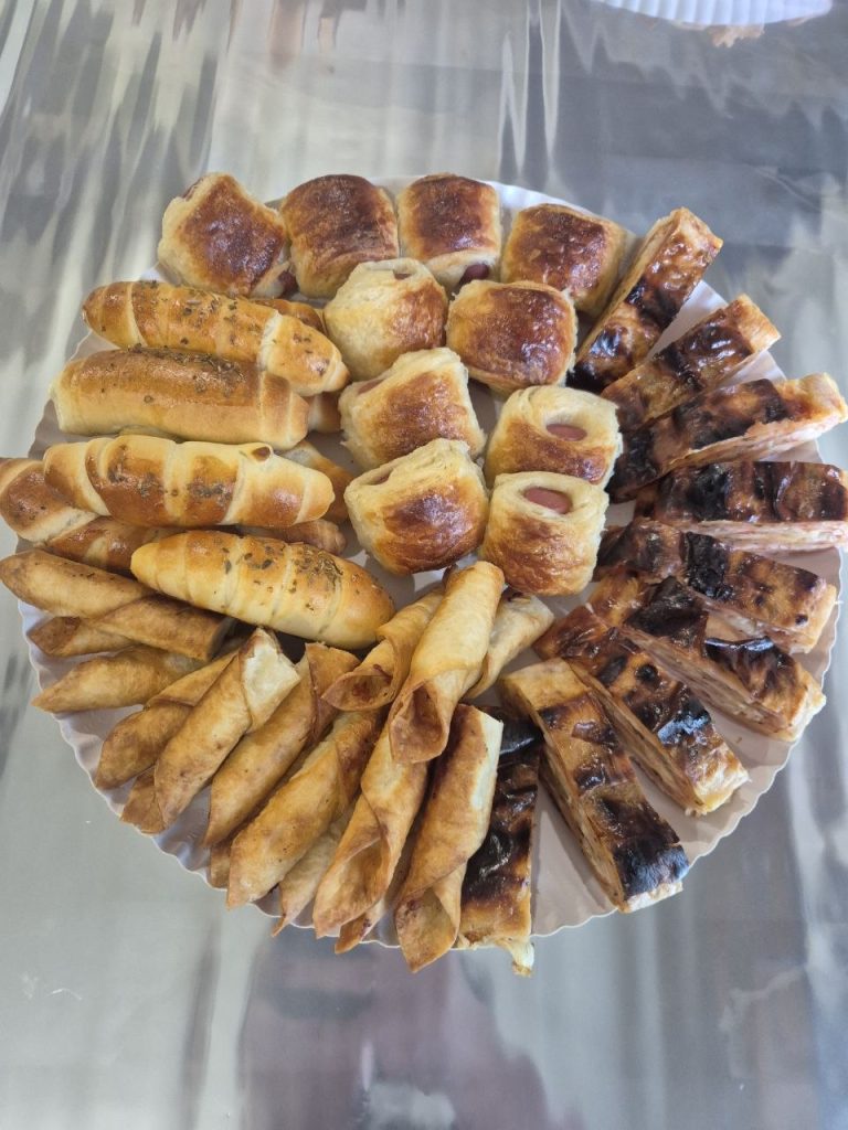Uradi sama: Rolat sa jagodama i krem sirom (Recept)